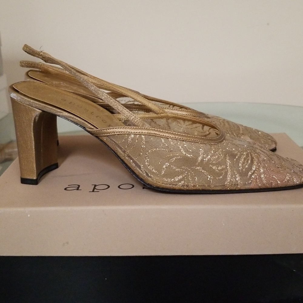 Apostrophe Gold Slingback shoes